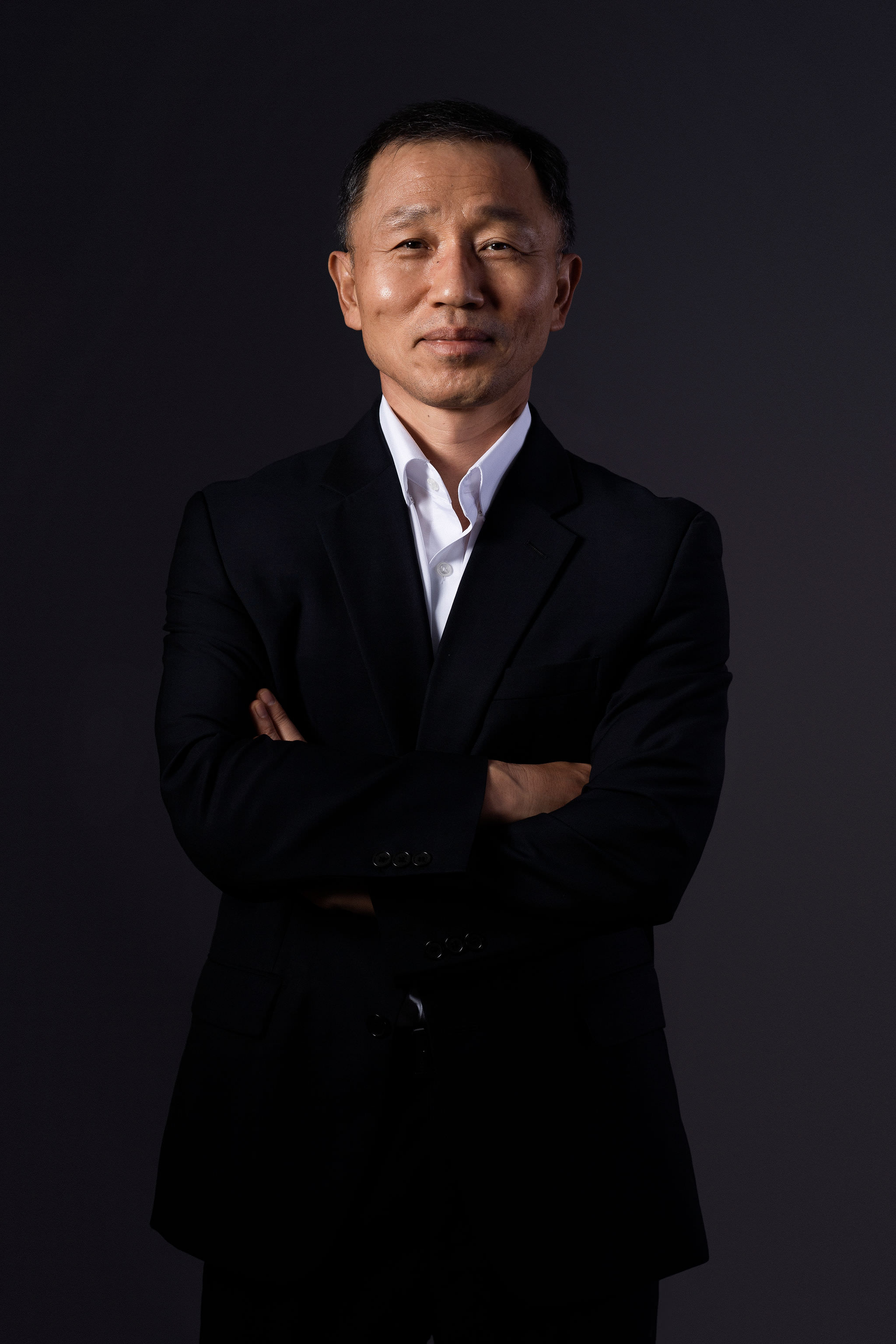 Profile Cao Cấp — 03 — Đương đại, tự tin, visionary — Gạo Nâu Profile