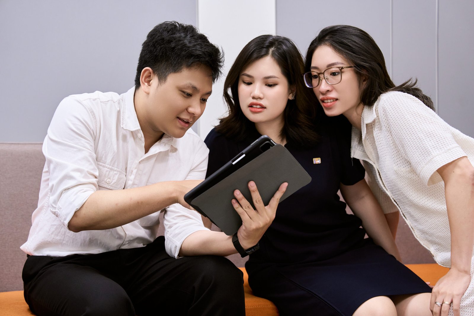 Văn Phòng Doanh Nghiệp — 01 — ảnh 4 — Hiện đại, mở, chuyên nghiệp — Gạo Nâu Profile
