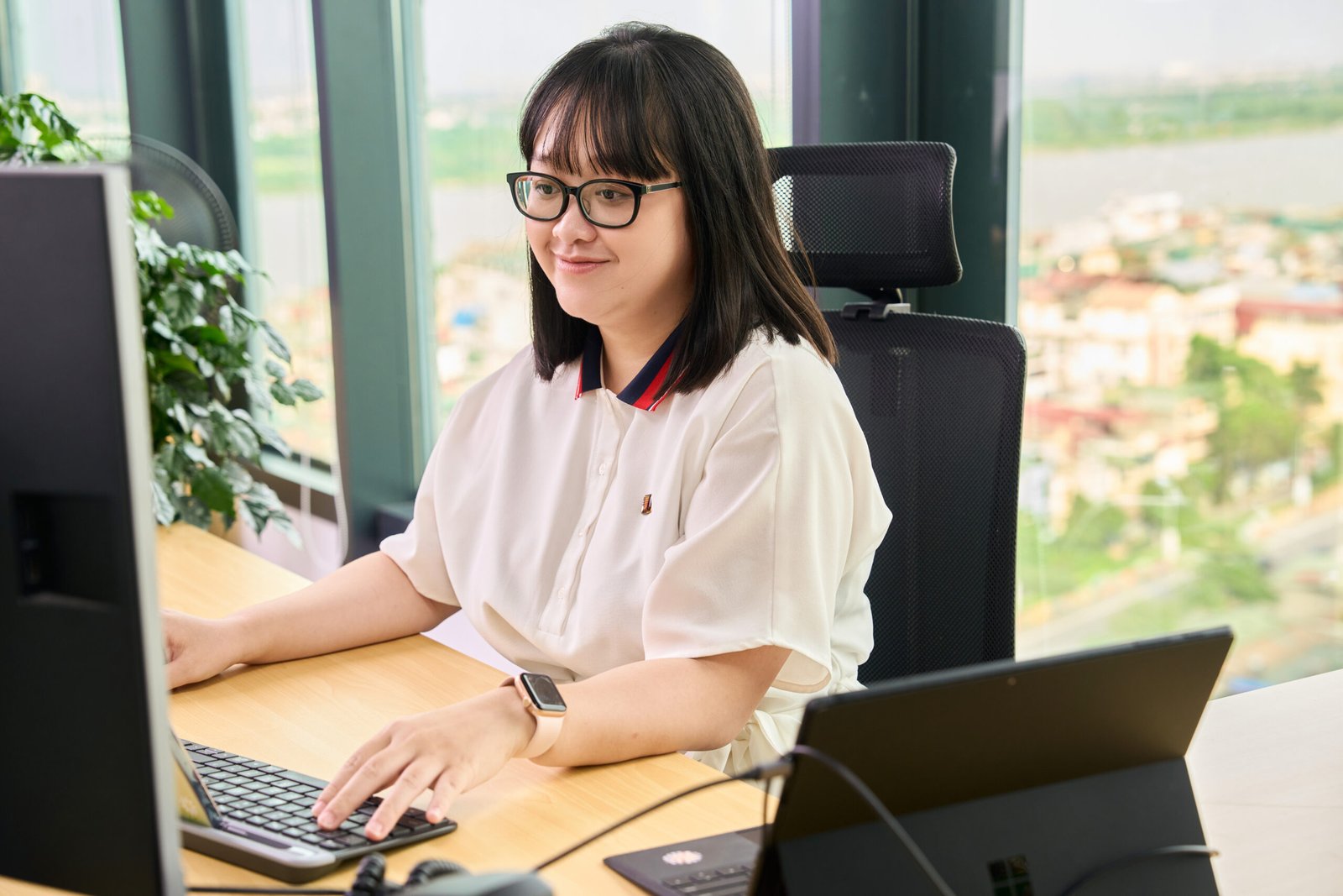Văn Phòng Doanh Nghiệp — 01 — ảnh 11 — Hiện đại, mở, chuyên nghiệp — Gạo Nâu Profile