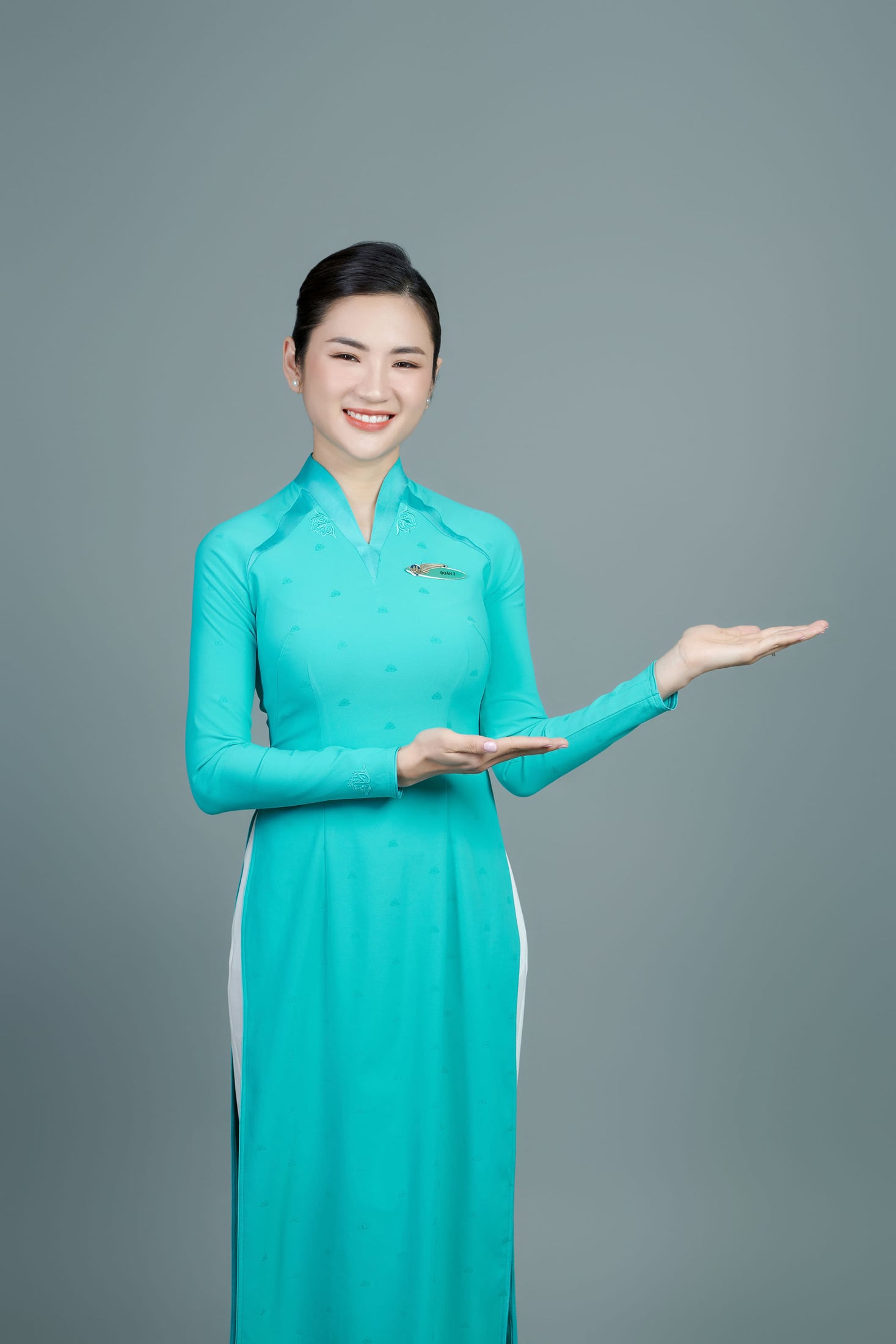 Ảnh mẫu 3 — Ảnh thẻ tiếp viên hàng không — Gạo Nâu Profile