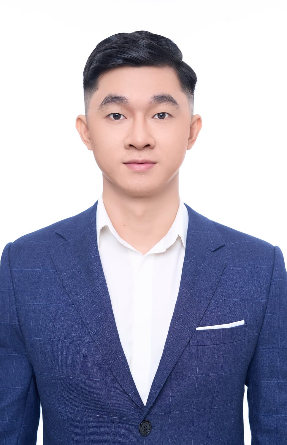 Ảnh thẻ hồ sơ công chứng nền trắng nam — Gạo Nâu Profile